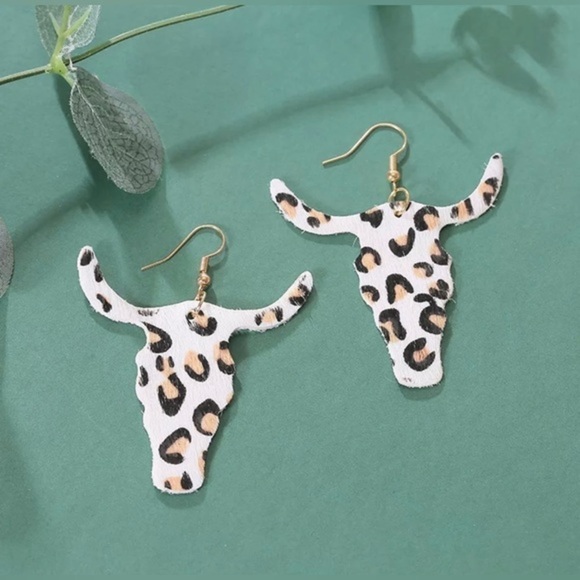 Ramblin Ris Jewelry - Western Leather Leopard Print Earrings